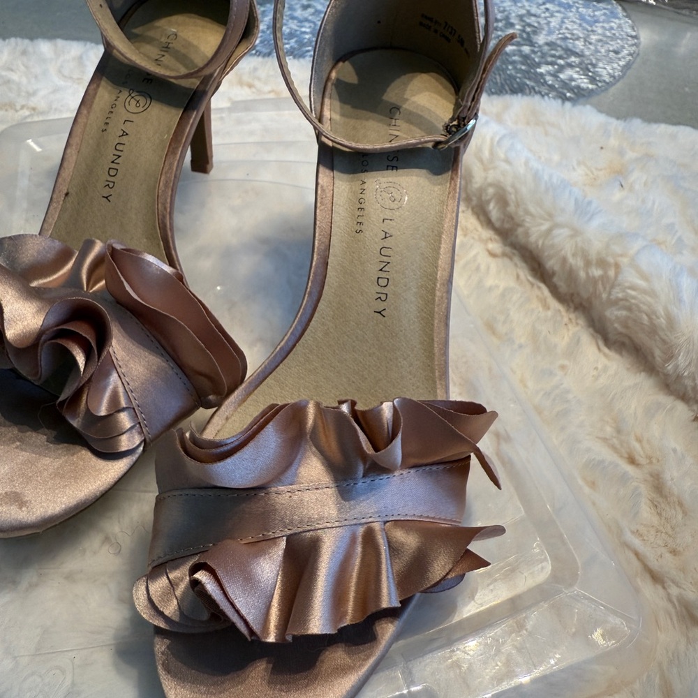 Chinese Laundry Women's Blush Ruffle Heels, size 7.5 - Picture 13 of 16